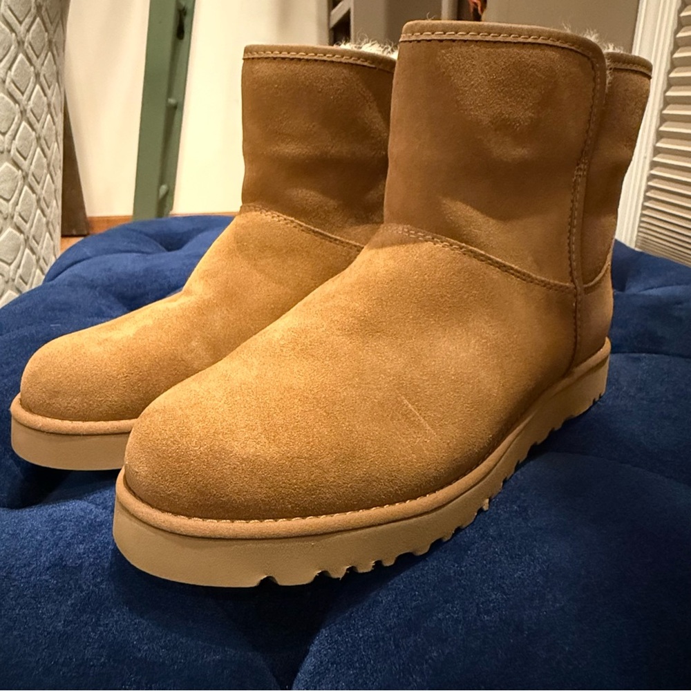 Ugg Cory II bootie size 6